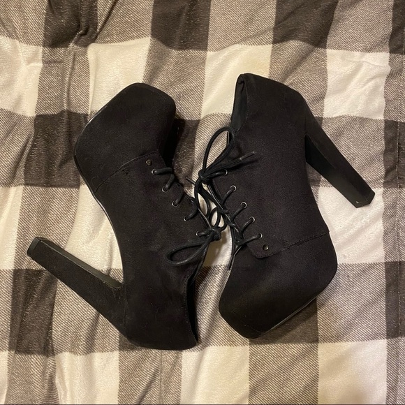 Black lace up heels - Picture 1 of 7